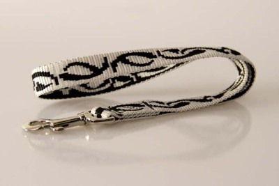 Kurzleine Keltik | 15 mm Breite | 45 cm große Schlaufe | Weiches PA (Nylon) | Zweiseitiges Motivband